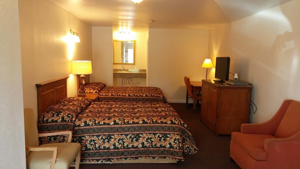 Country Regency Inn & Suites Manvel Zimmer foto